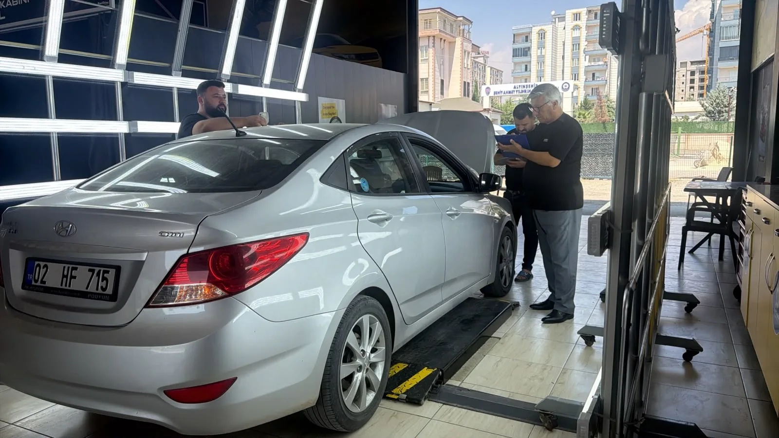 Adıyaman oto dış ekspertiz cam dot ve lastik muayenesi